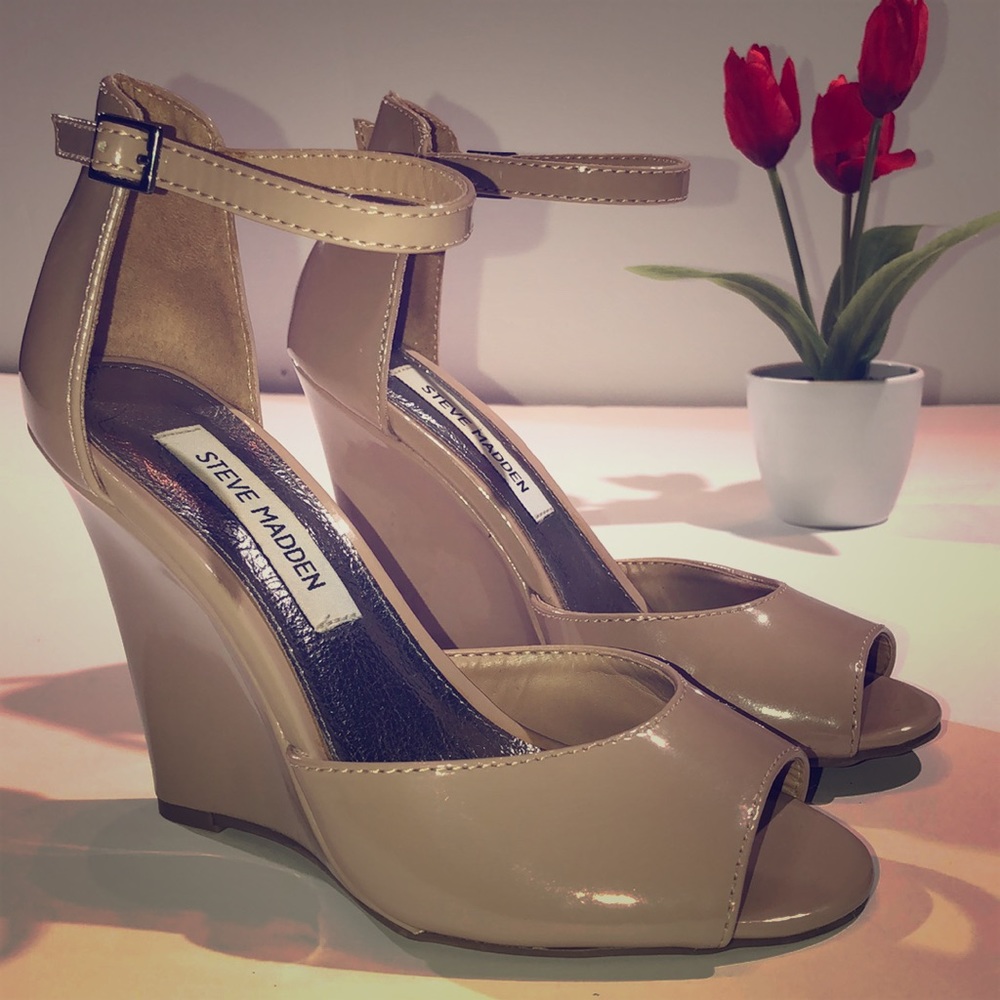 Steve Madden Dainty Blush Patent Wedge (nude)